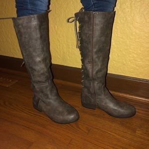 Light brown tie up boots